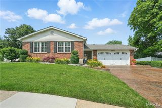 6073 Arborfield Court, Oakville, MO 63129