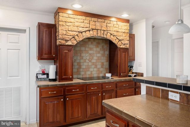 10325 MILL POND RD, Spotsylvania, VA 22551