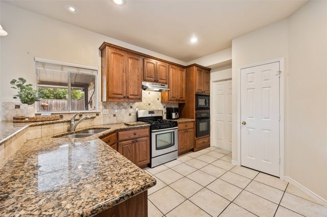 8506 Linda Vista Drive, Rowlett, TX 75088