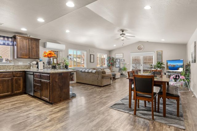 917 Stonewater Drive, Eagle Point, OR 97524