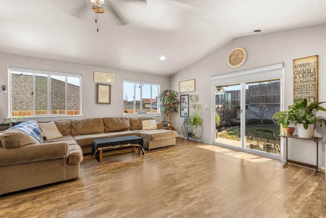 917 Stonewater Drive, Eagle Point, OR 97524