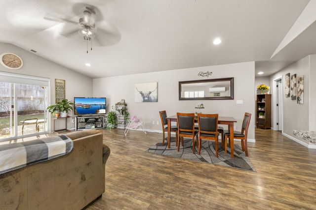 917 Stonewater Drive, Eagle Point, OR 97524