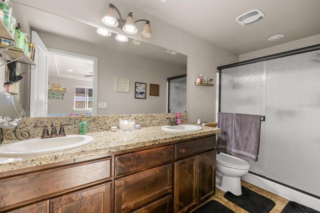 917 Stonewater Drive, Eagle Point, OR 97524