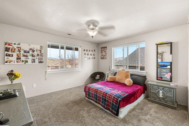 917 Stonewater Drive, Eagle Point, OR 97524