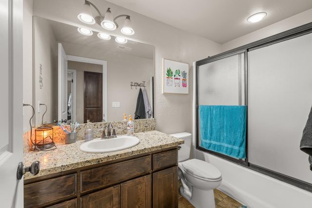 917 Stonewater Drive, Eagle Point, OR 97524