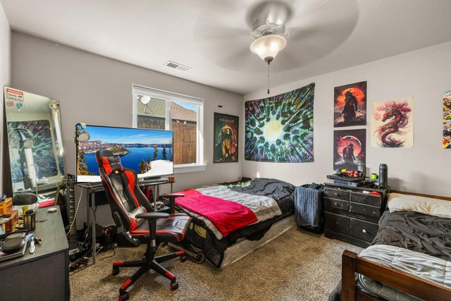 917 Stonewater Drive, Eagle Point, OR 97524