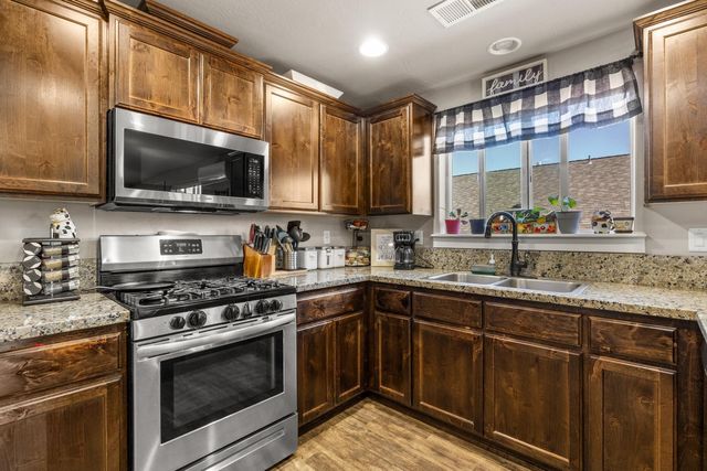 917 Stonewater Drive, Eagle Point, OR 97524