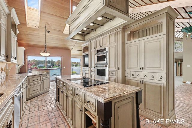 4069 Forest Point Drive, Norton Shores, MI 49441