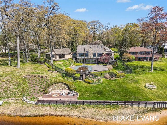 4069 Forest Point Drive, Norton Shores, MI 49441
