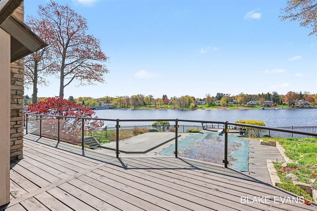 4069 Forest Point Drive, Norton Shores, MI 49441