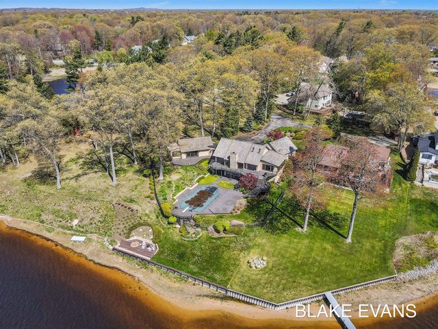 4069 Forest Point Drive, Norton Shores, MI 49441