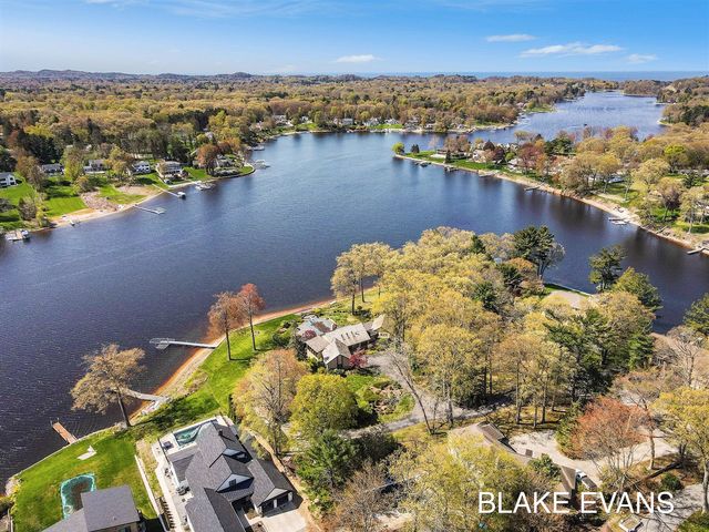 4069 Forest Point Drive, Norton Shores, MI 49441