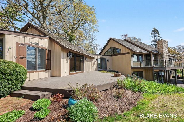 4069 Forest Point Drive, Norton Shores, MI 49441