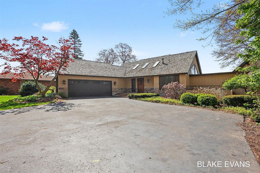 4069 Forest Point Drive, Norton Shores, MI 49441