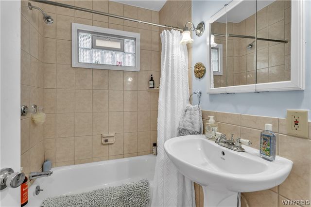 11 Oakhurst Avenue, Buffalo, NY 14220