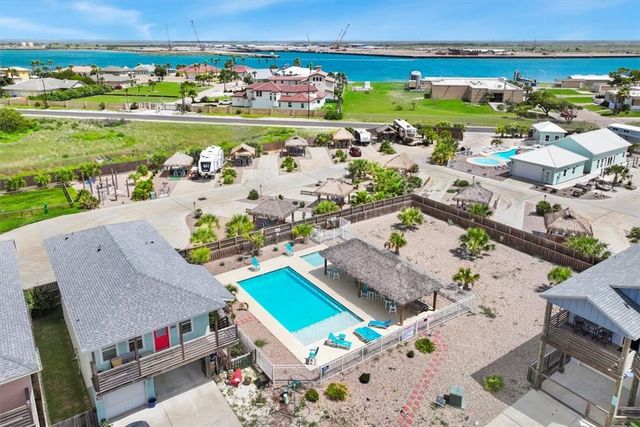 222 Port Arthur St, Port Aransas, TX 78373