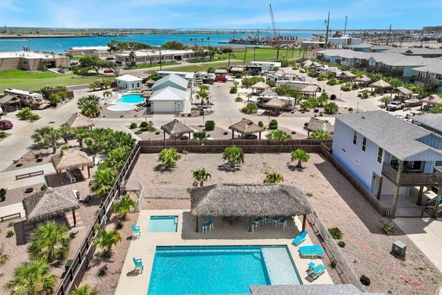 222 Port Arthur St, Port Aransas, TX 78373