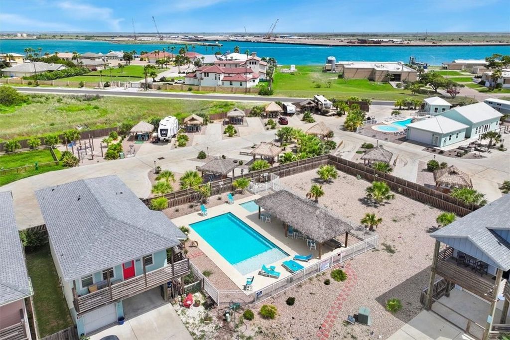 222 Port Arthur St, Port Aransas, TX 78373 — photo 2