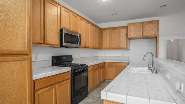 631 N Doree Place, Porterville, CA 93257