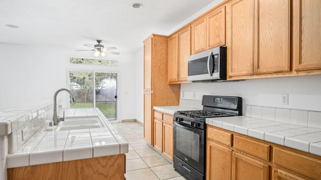 631 N Doree Place, Porterville, CA 93257