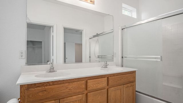 631 N Doree Place, Porterville, CA 93257