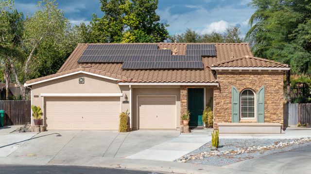 631 N Doree Place, Porterville, CA 93257