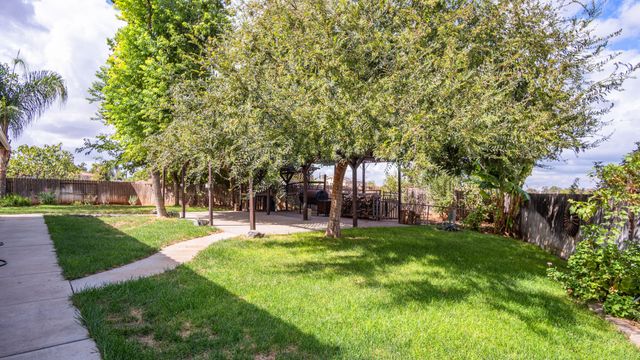 631 N Doree Place, Porterville, CA 93257