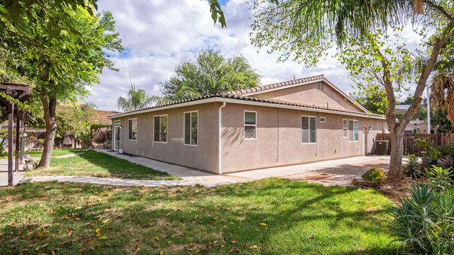 631 N Doree Place, Porterville, CA 93257
