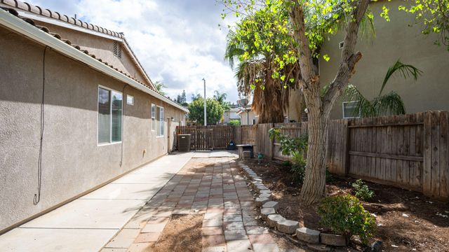 631 N Doree Place, Porterville, CA 93257