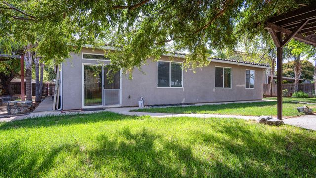 631 N Doree Place, Porterville, CA 93257
