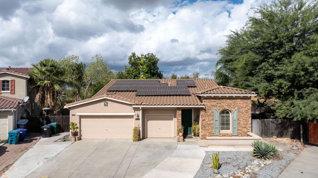 631 N Doree Place, Porterville, CA 93257
