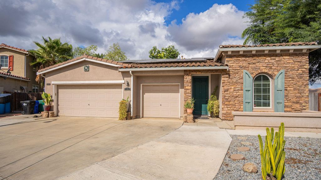 631 N Doree Place, Porterville, CA 93257