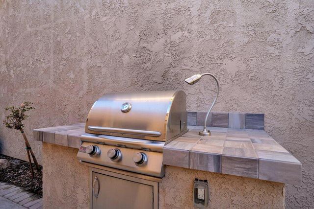 5 Acapulco Drive Drive, Palm Desert, CA 92260