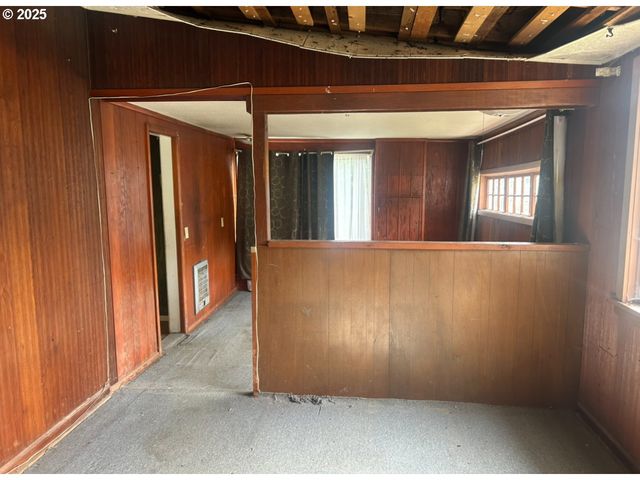 740 S CAMMANN St, Coos Bay, OR 97420