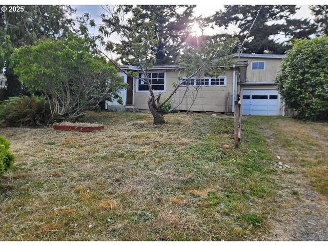 740 S CAMMANN St, Coos Bay, OR 97420