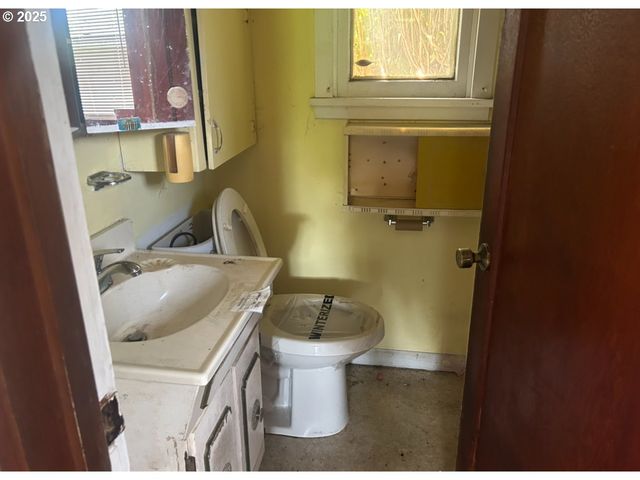 740 S CAMMANN St, Coos Bay, OR 97420