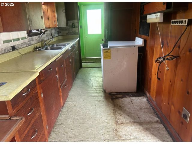 740 S CAMMANN St, Coos Bay, OR 97420
