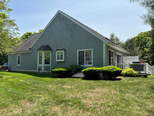10 Mayfair Court, Mashpee, MA 02649