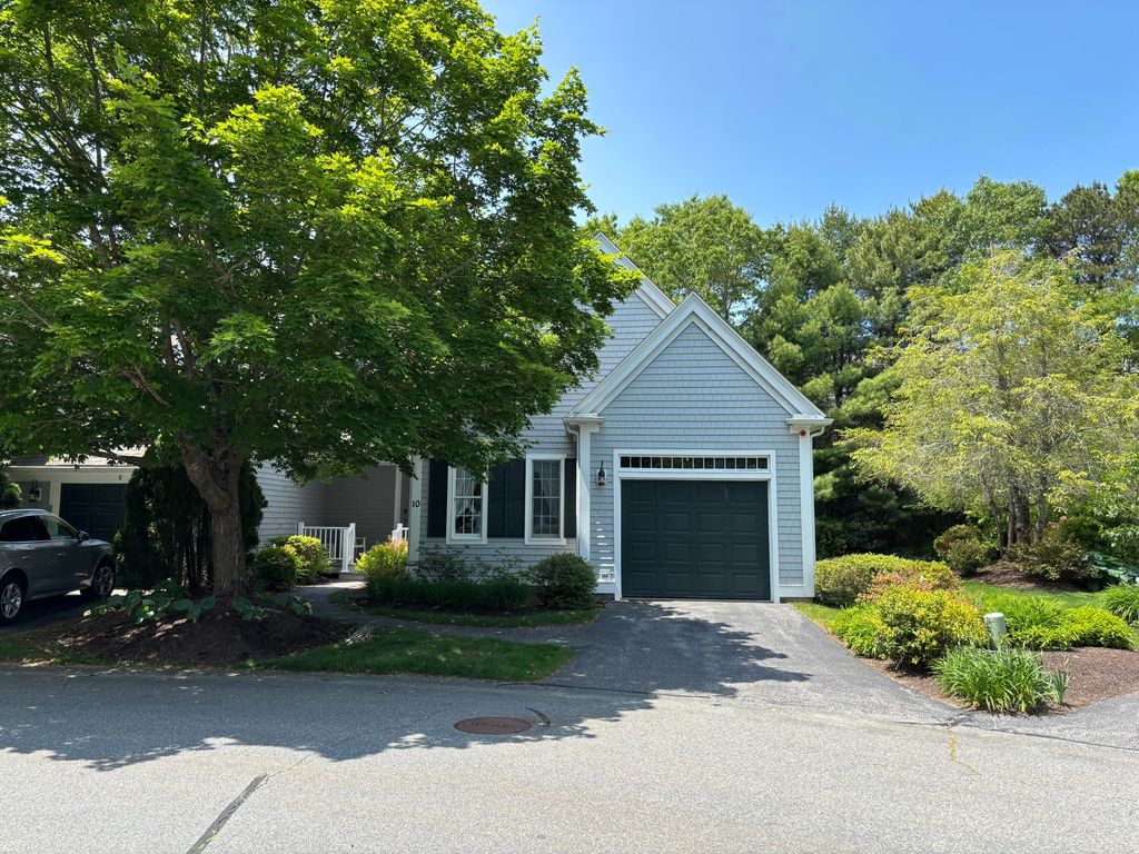 10 Mayfair Court, Mashpee, MA 02649