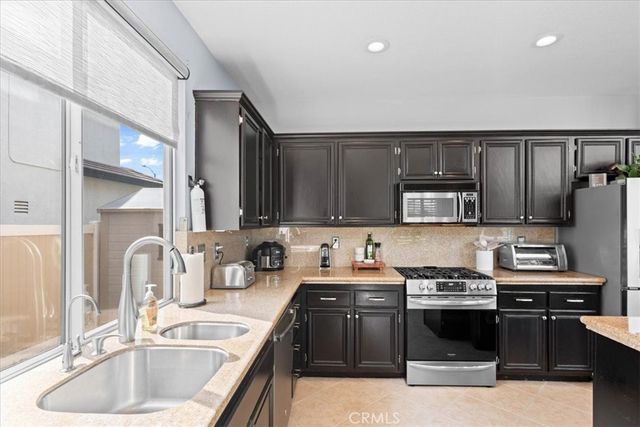 515 Rembrandt, Corona, CA 92882