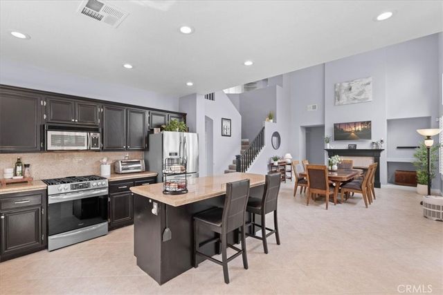 515 Rembrandt, Corona, CA 92882
