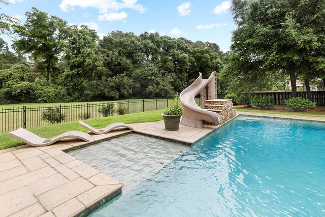 807 Liveoak Trail, Dothan, AL 36305