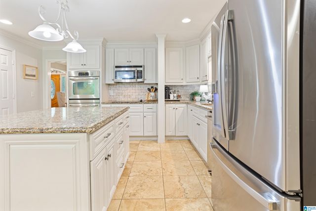 868 RIDGECREST DRIVE, Gardendale, AL 35071