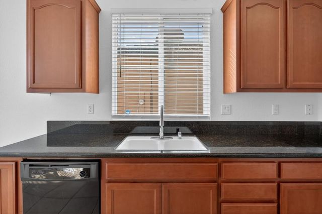 7426 Sun Reign Ln, Sacramento, CA 95823