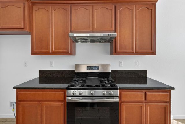 7426 Sun Reign Ln, Sacramento, CA 95823