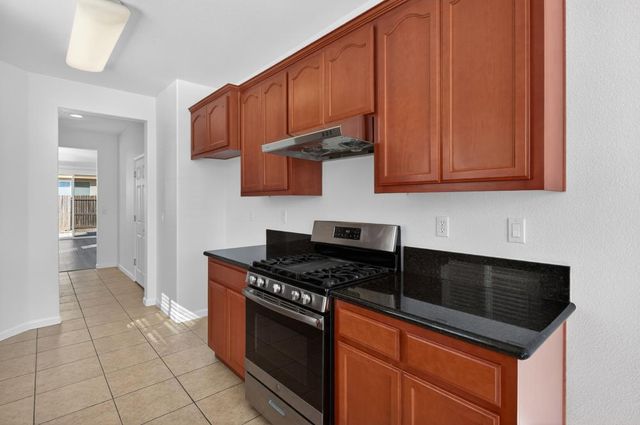 7426 Sun Reign Ln, Sacramento, CA 95823