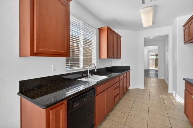 7426 Sun Reign Ln, Sacramento, CA 95823