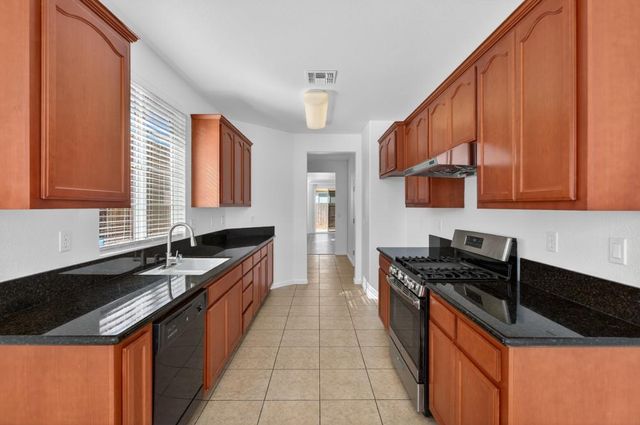 7426 Sun Reign Ln, Sacramento, CA 95823