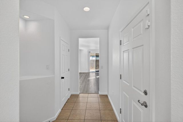 7426 Sun Reign Ln, Sacramento, CA 95823