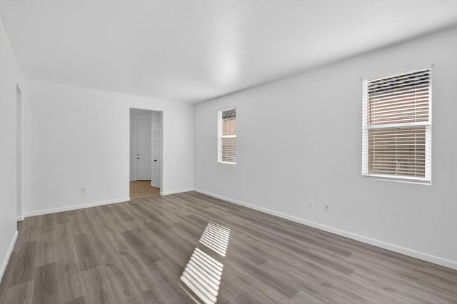 7426 Sun Reign Ln, Sacramento, CA 95823